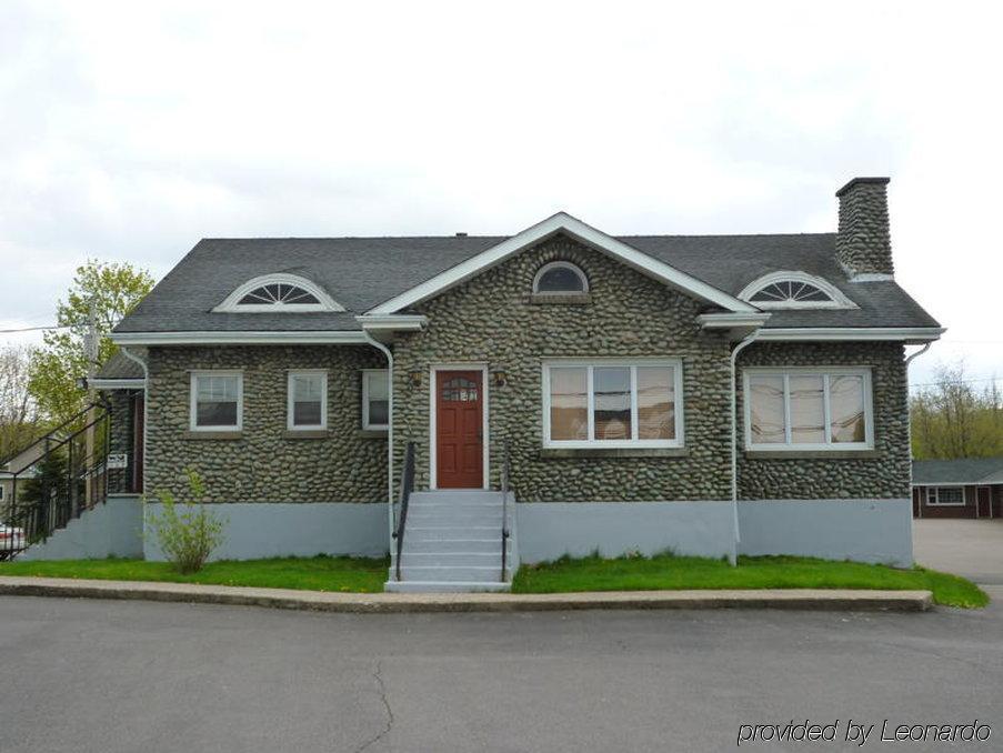 Stonehouse Motel And Restaurant Truro Bagian luar foto