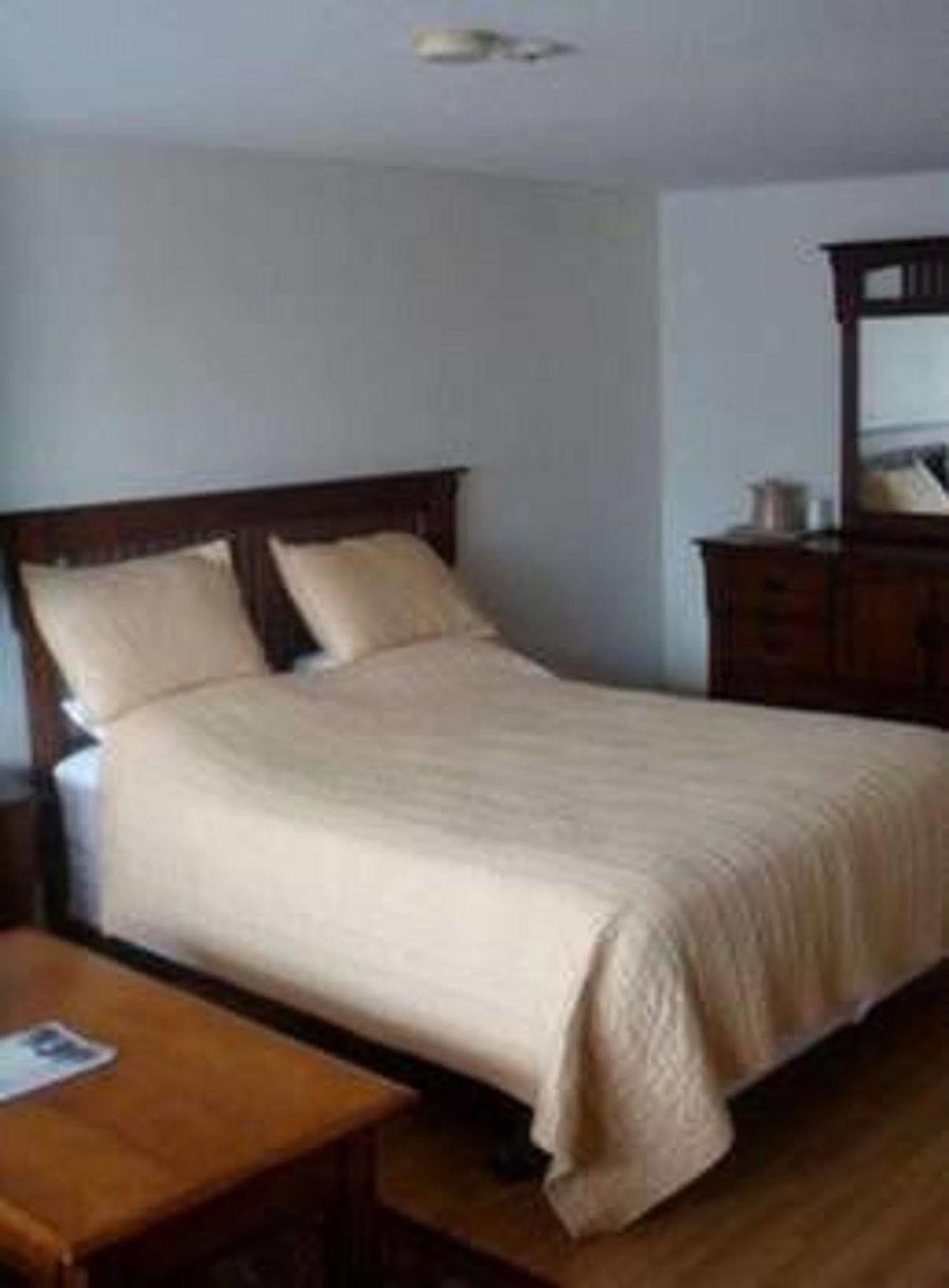 Stonehouse Motel And Restaurant Truro Bagian luar foto