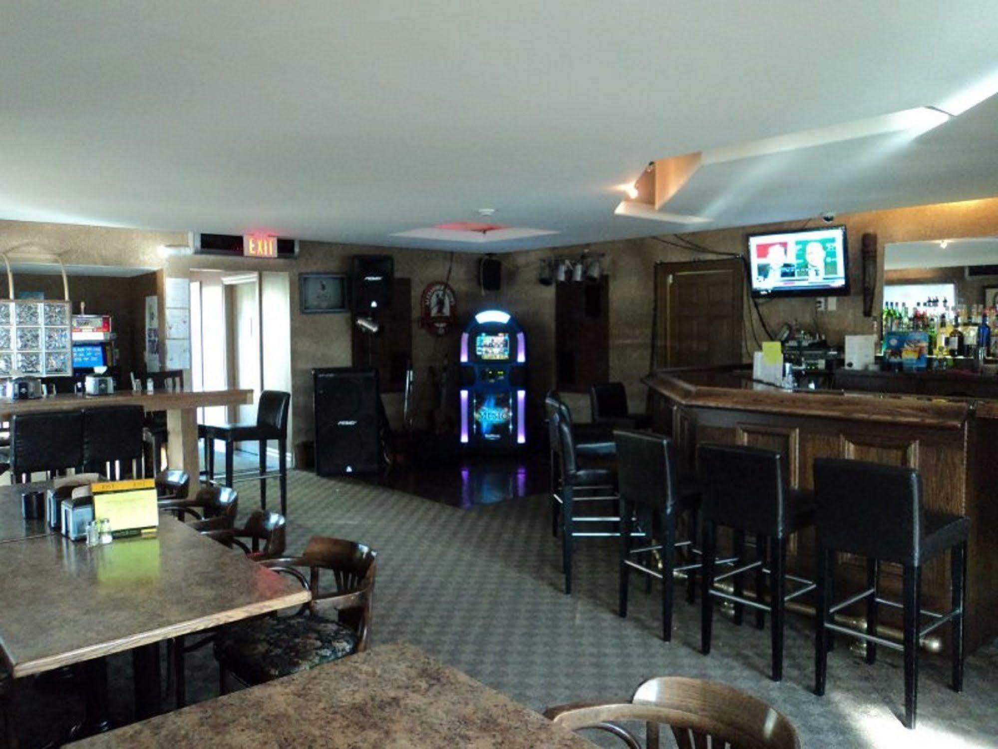 Stonehouse Motel And Restaurant Truro Bagian luar foto