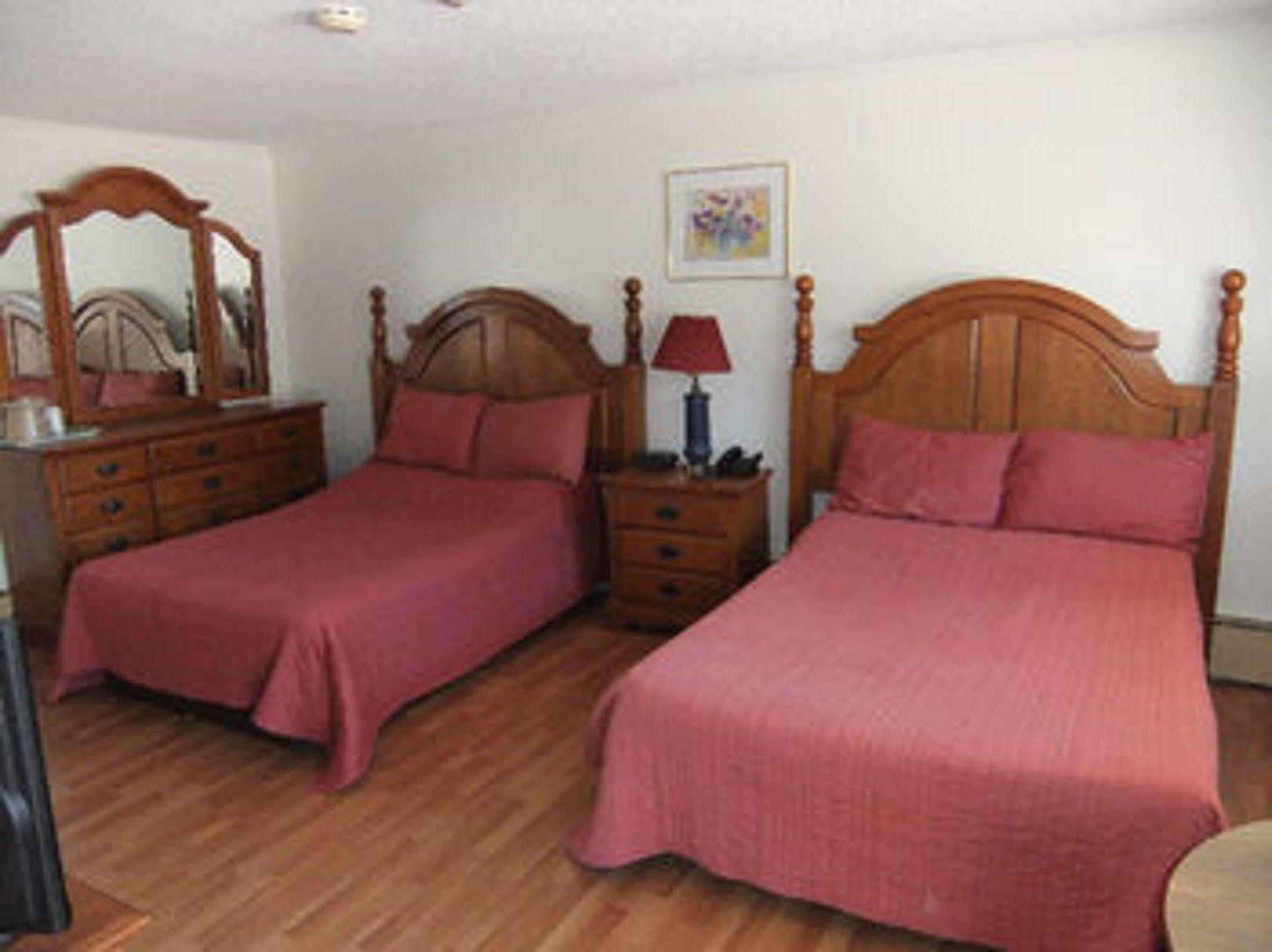 Stonehouse Motel And Restaurant Truro Bagian luar foto