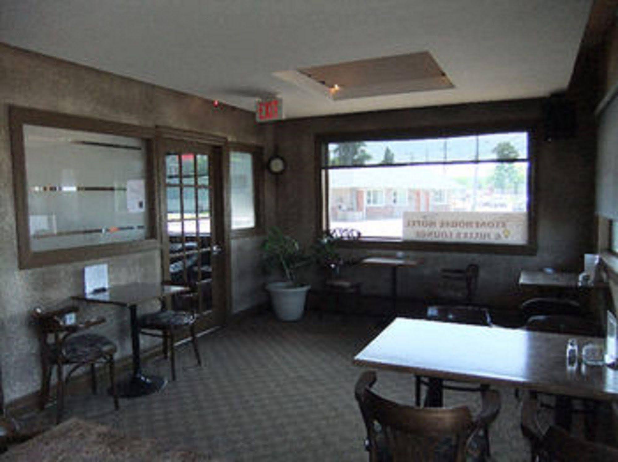 Stonehouse Motel And Restaurant Truro Bagian luar foto